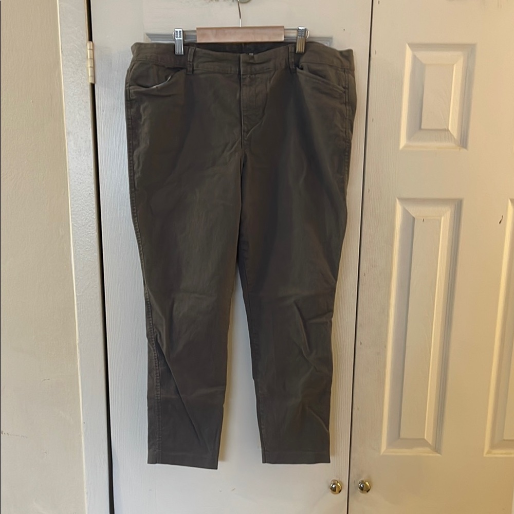 Old Navy Mid-Rise Pixie Chinos Size 16 In Grey
